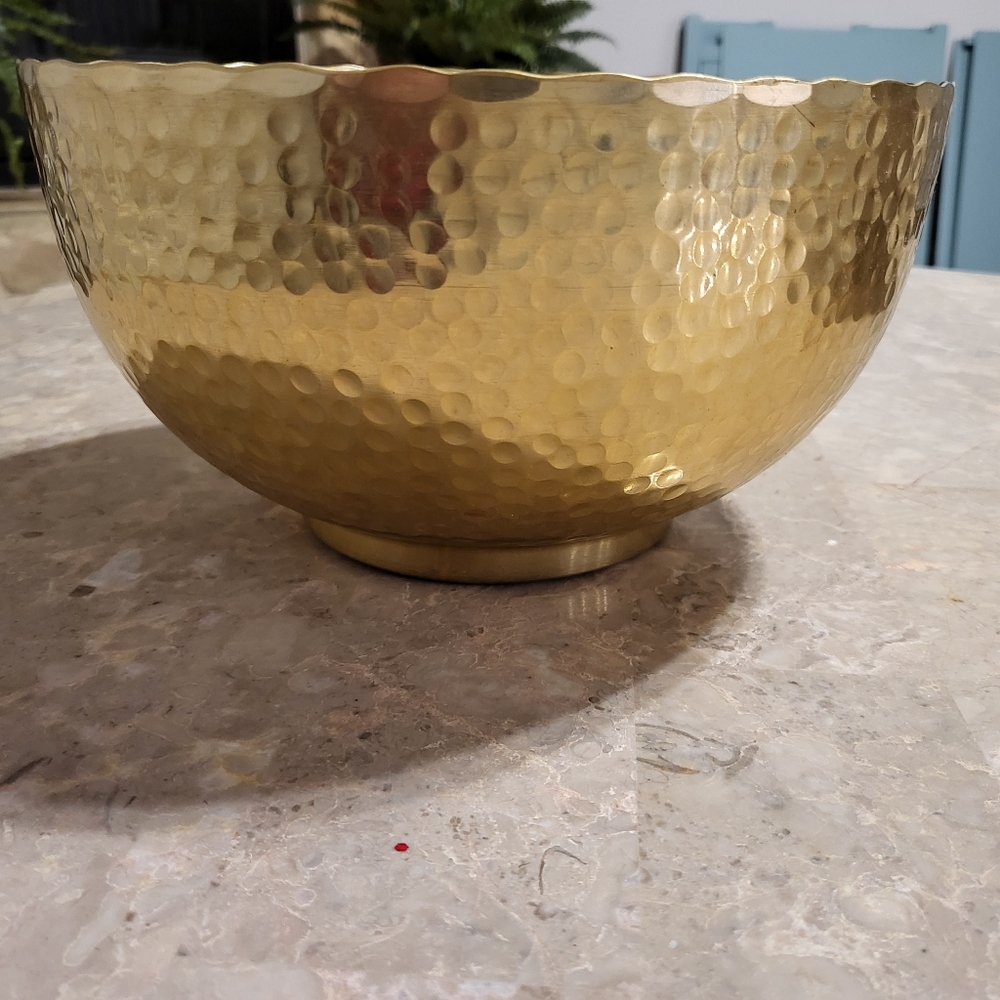 Gold accent bowl